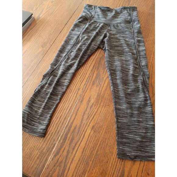 Small Champion C9 Black White Grey Athletic Casual Capri Legging Cutout Spacedye - Picture 1 of 4